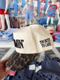 Load image into Gallery viewer, Mommin Vintage Trucker Hat