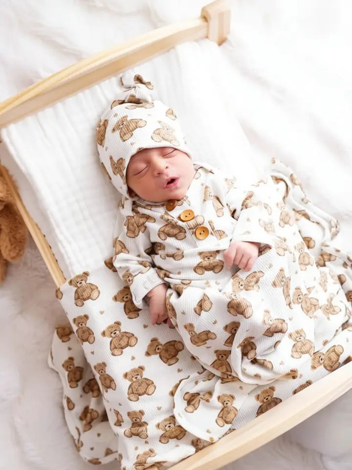 Bamboo Waffle Newborn Baby Knot Gown & Hat Set/Beary Sweet