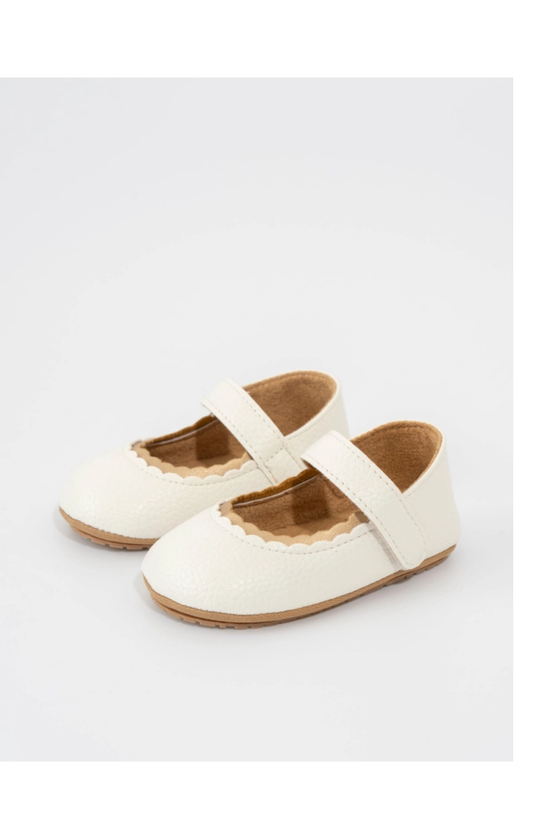 Scalloped Toe Mary Jane Shoe- White