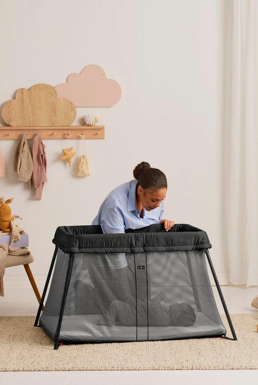 BabyBjorn Travel Crib Light With Fitted Sheet - Black