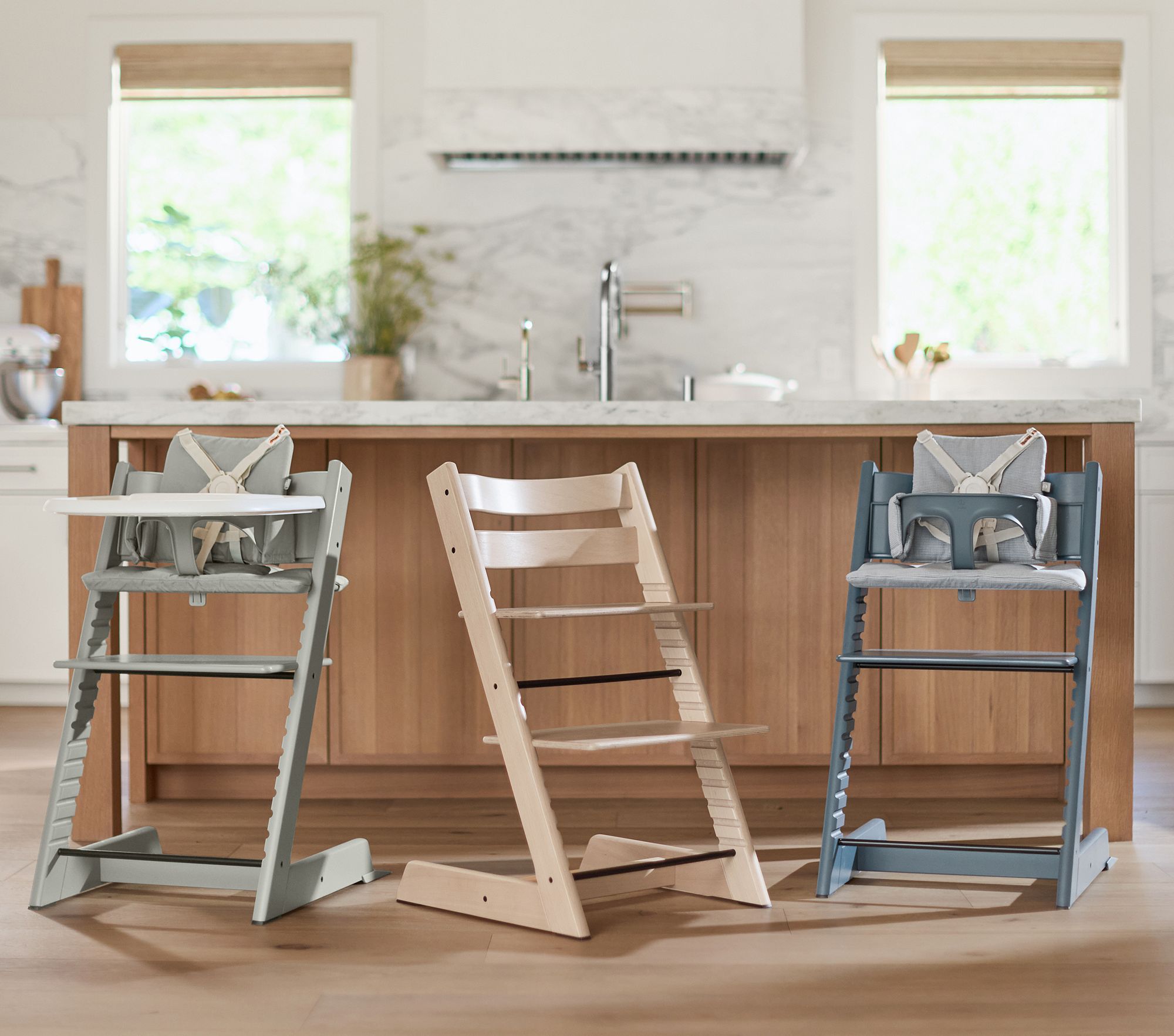 Stokke Oak Warm Brown Tripp Trapp High Chair Newborn with Wheat Cushion and Tray